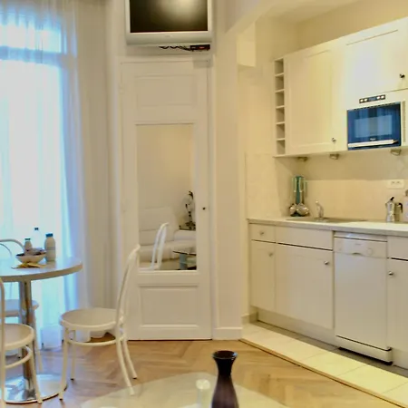 Palais Hoche 2p Lon5218 Appartement